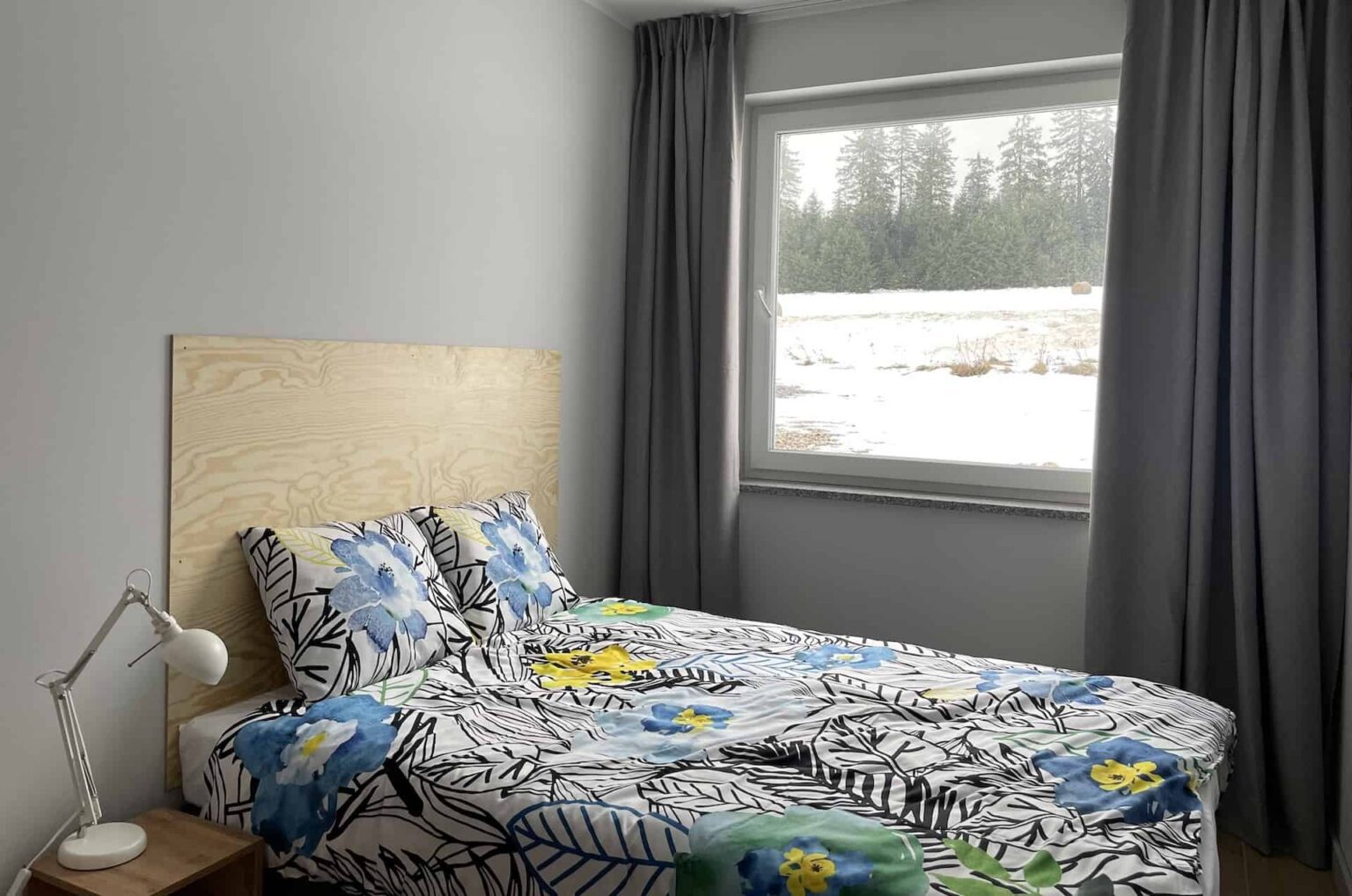 apartament niebieski spalona sport sypialnia