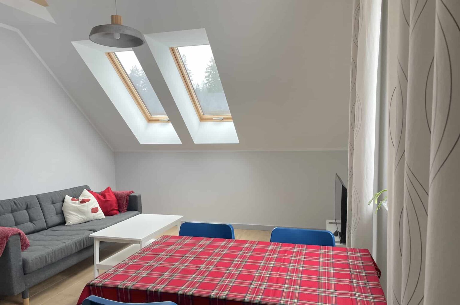 spalona sport apartament czerwony salon