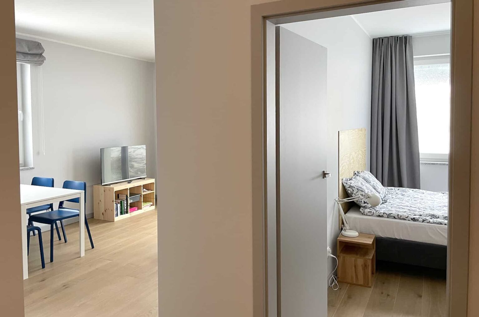 spalona sport apartament niebieski korytarz