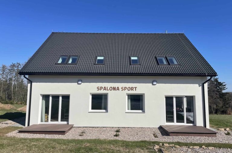 apartamenty spalona sport budynek