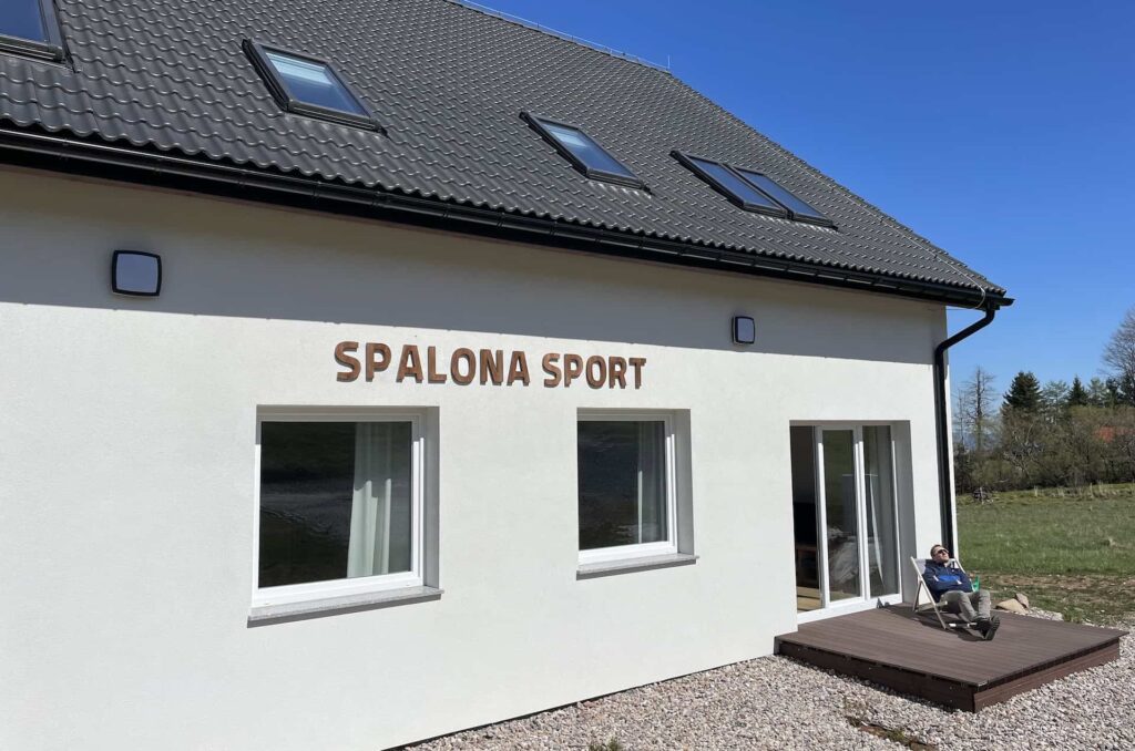 spalona sport apartament z tarasem leżak
